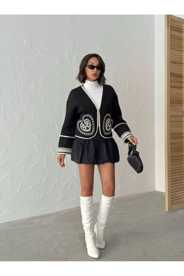 Kalın Kumaş Nakış Ve Dantel Detaylı Siyah Kısa Premium Luxury Trend Tasarım Ceket